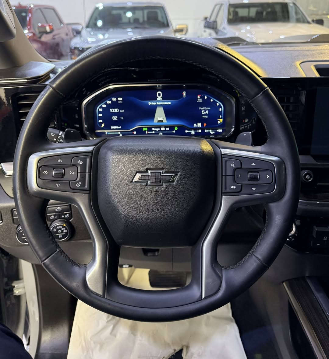 Chevrolet Silverado 
2024 LT Trail Boss
V8 - 6.2L - 4x4

بسمە و شغال
شاشە و کامیرە
لایت لید
بگ لایت لید
باب بودی قطعتین
کوشین کهرابایی
کوشینات هیتر
سوکان هیتر
دبل اکسل
رادار
باب طویل
بودی قصیر
ویل 20

38.000 mile
2 قطعە صبغ
سعر 390 ورقە

معرض ( مەدینە ) اربیل شارع ١٠٠م
0750 261 2500
0772 665 1010⁩
