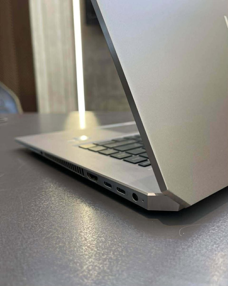 السلام عليكم شباب،

للبيع لابتوب غني عن التعريف، HP ZBook Studio 15 G5 Workstation. الجهاز نظيف جداً (كما موضح بالصور)، استخدام راقي للأداء العالي. مثالي جداً لمهندسي الجرافيك، المصممين، المبرمجين، والطلاب الذين يحتاجون برامج ثقيلة.

🔥 أهم المواصفات 

المعالج (CPU): Intel Xeon E-2186M (أداء يعادل i7 الجيل العاشر، فئة H القوية)

الذاكرة (RAM): 32GB DDR4 (قابلة للزيادة، )

التخزين (Storage): 512GB SSD NVMe 

كارت الشاشة (GPU): Nvidia Quadro P1000 4GB (مخصص للبرامج الهندسية والرندر)

الشاشة: 15.6 بوصة Full HD

نظام التشغيل: ويندوز 11 برو أصلي. 🏁

الميزات الإضافية: كيبورد ضوئي (عربي/إنجليزي)، بصمة وجه وأصبع، ومنافذ Type-C و USB متعددة. 🛡️ 

السعر : 600,000

للتواصل واتساب : ***********
