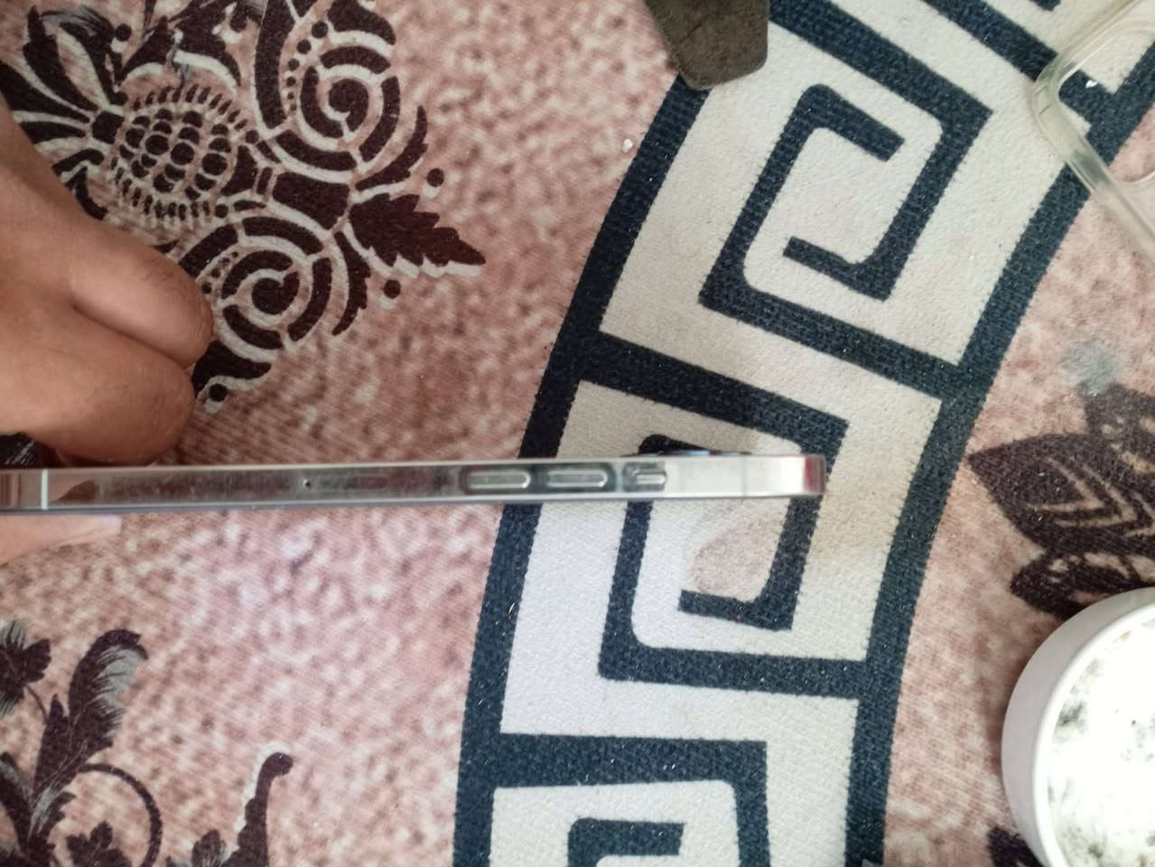 ايفون 12 برو ماكس 512 بطاريه 90 بلاد شاشه مستبدله اصليه كله شغال عنوان سيديه للاستفسار***********

