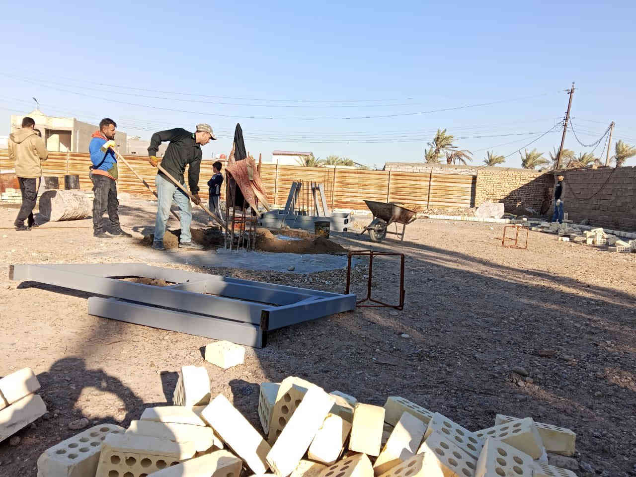 ﷽
[ إِنَّمَا يَعْمُرُ مَسَاجِدَ اللهِ مَنْ آمَنَ بِاللهِ وَالْيَوْمِ الْآخِرِ وَأَقَامَ الصَّلَاةَ وَآتَى الزَّكَاةَ وَلَمْ يَخْشَ إِلَّا اللهَ فَعَسَى أُولَئِكَ أن يَكُونُوا مِنَ الْمُهْتَدِينَ ]

وعن نبينا محمد عليه الصلاة والسلام:
" مَنْ بَنَى مَسْجِدًا لِلَّهِ بَنَى اللهُ لَهُ فِي الْجَنَّةِ مِثْلَهُ "

الفضل والأجر في هذا الباب كبير وعظيم ولا يبخسنَّ أحدكم الانفاق من مالهِ ولو بما يستطيع لان الأجر بقدر صدق النية والله يُضاعف لِمن يشاء .

لا يبخسن احدكم الدرهم ولا الدينار فما عند الله خيرٌ وأبقى.

اهل المصالح والمهن كلاً يستطيع التبرع بالعمل تطوعا لله .
_______________________________________

للتبرع بانفسكم لصندوق المسجد 
او تسليمها للقائمين على عملية الاعمار   
 عبر الهاتف : ***********
