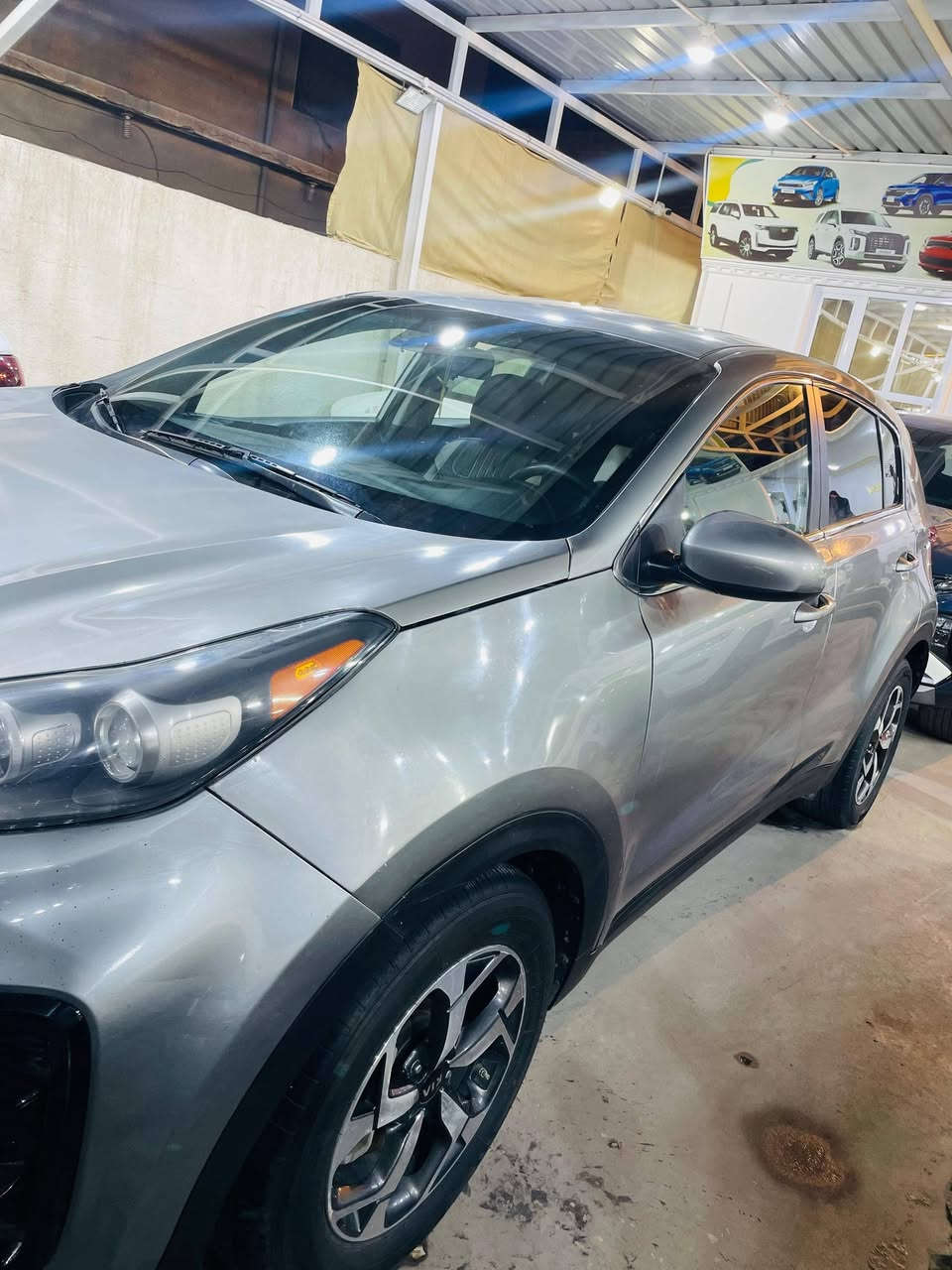 سلام عليكم كيا سبورتج موديل 21 ورد امريكي بيه قطعتين صبغ بدون تبديل بدون شاصي رقم مثنئ حره تحويل ثاني يوم السعر 165 وبيه مجال *********** او ***********
