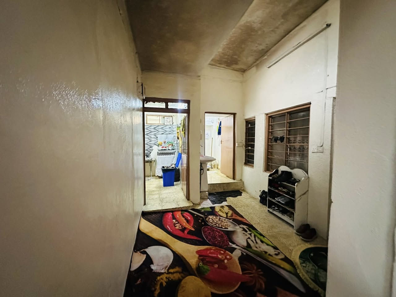 #عروض_مكتب_دعاء_الخير_للعقارات 🏡

للبيع بيت ركن 

يبيع نصف البيت او كامل 

منطقة الكلوات الجانب الايمن 

مساحة 222 متر 

اربع غرف نوم 

هول وستقبال 

صحيات بطابقين  وبيتونه 

للاستفسار  مراجعة المكتب حي الصديق بداية سائدين البحرين 
 او 

الاتصال 📞

***********

***********

***********

***********
