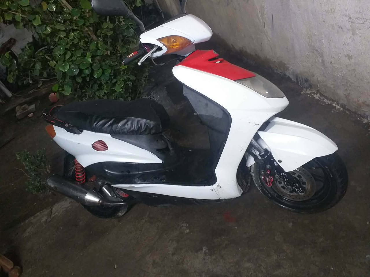 سلام عليكم للبيع سكنس نثيه دراجه مفتوحه مسويهة ٥٨ نكره سلف هندر دراجه حلوه ما توكف رايده ب٥٠٠ وبيهة مجال ***********
