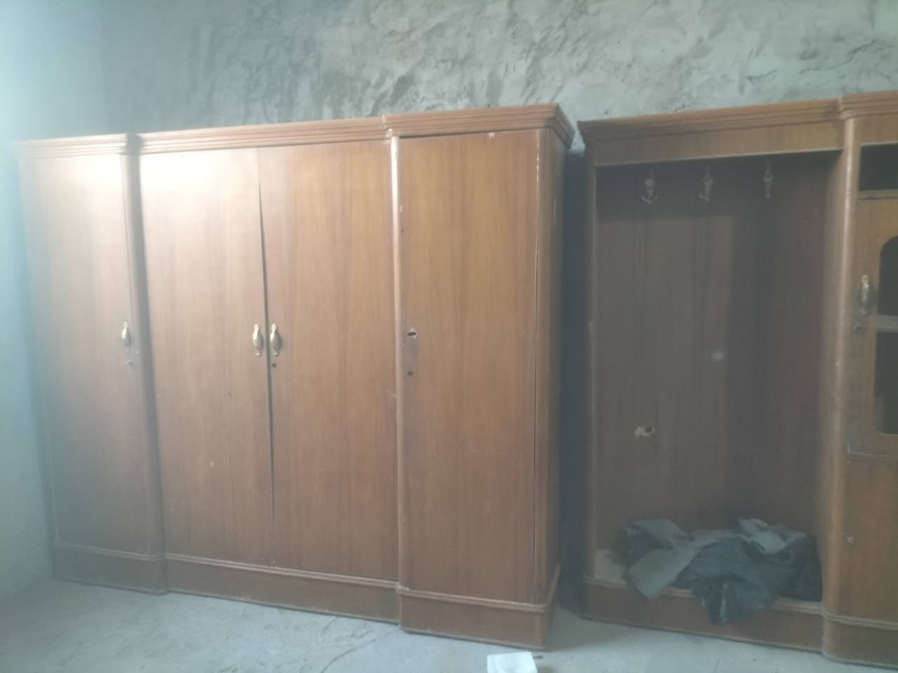 سلام عليكم كنتور اربع بيبان ومن استواليت وشربايه انضاف صاج 175 وبيهن مجال ***********
