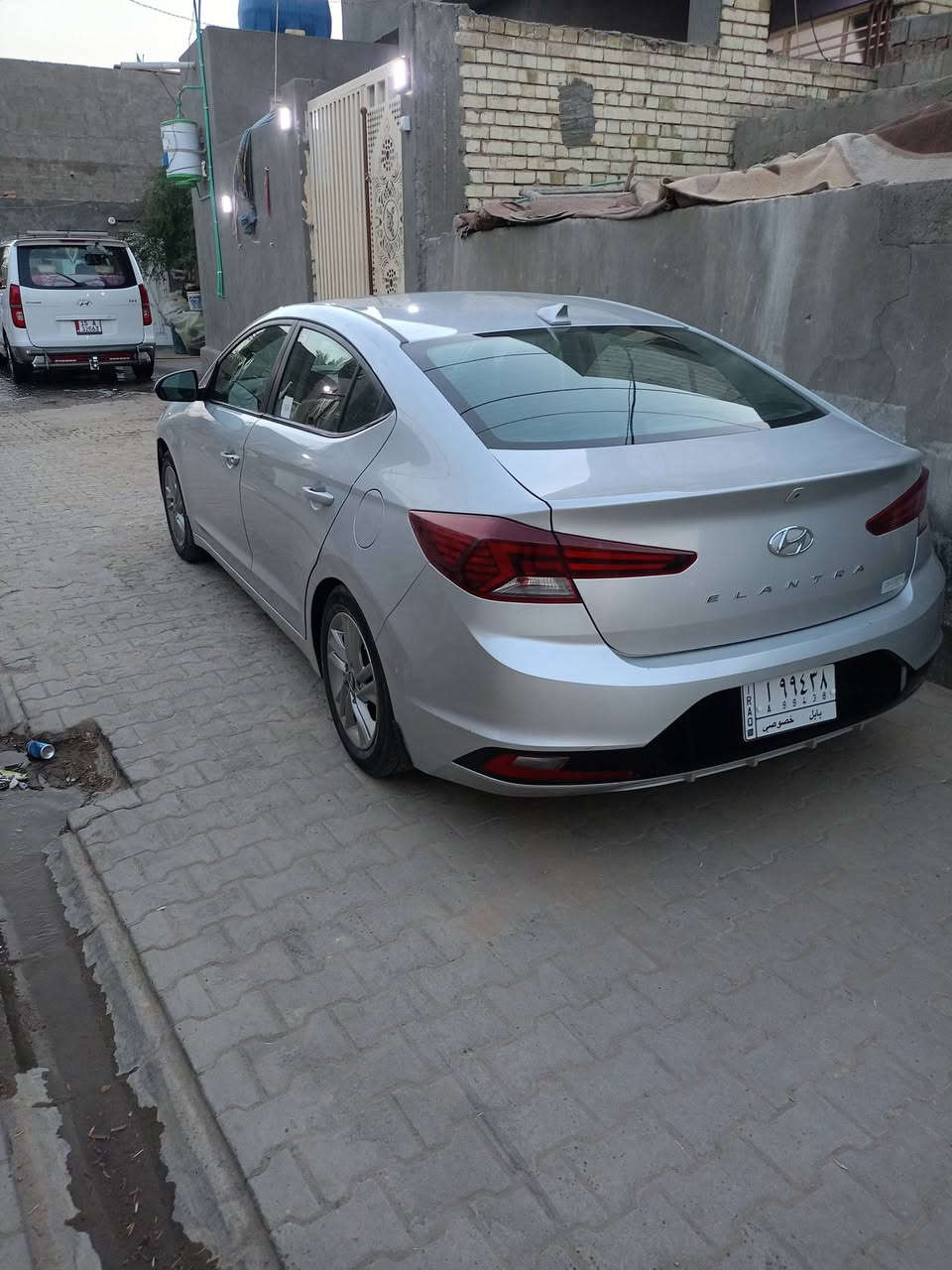 رقم بابل بيها قطعتين صبغ ووحده كلير فول فتحه وبصمه كامله السياره
*********** السعر 120
