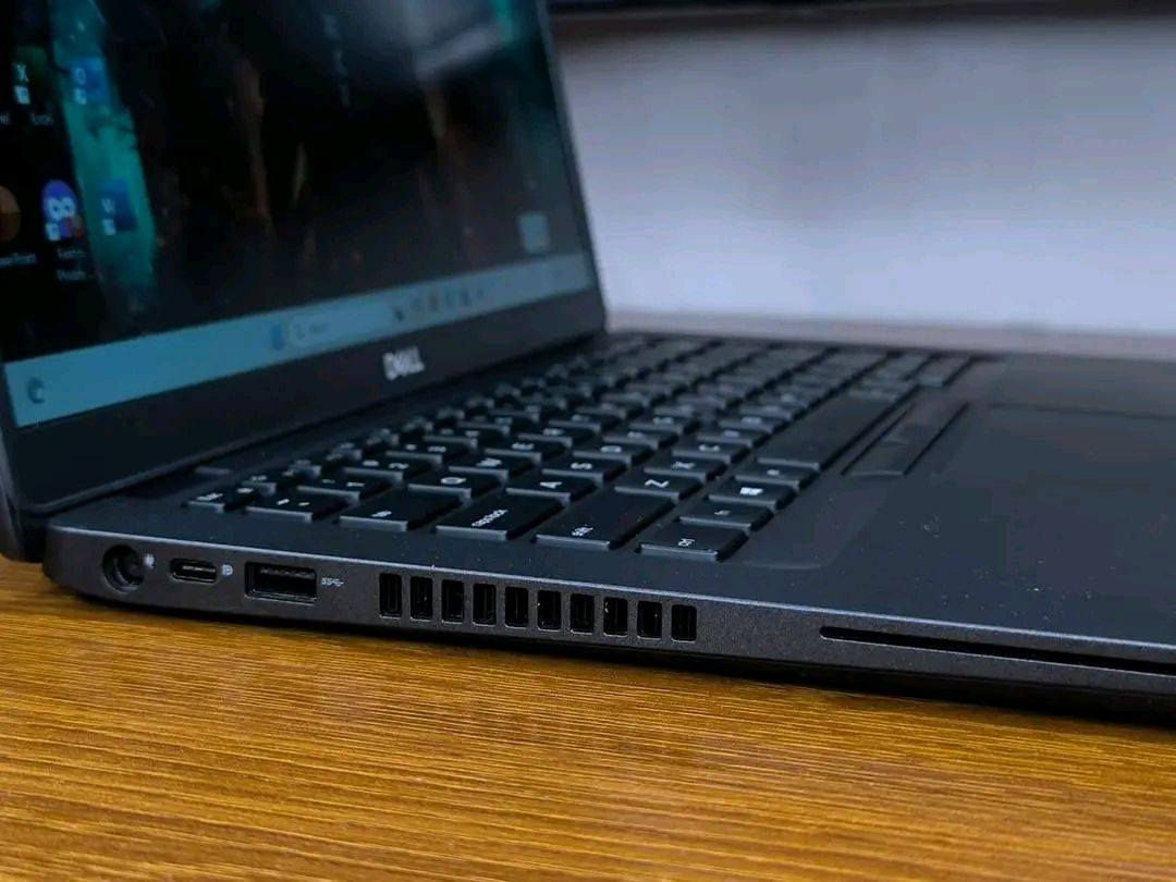الجيل الثامن اللمس ب269 الف فقط 🔥
لابتوب يجمع بين القوة والاناقه والنحافة والسعر التنافسي ✨💫
DELL LATITUDE 5400

المعالج : core i5 الجيل الثامن  

كرت الشاشة: 4 كيكا انتل 

الرام: 8 كيكا سلاسة عالية 🏎

الهارد: 128 كيكا SSD M.2 قابل للزيادة 🗄

الشاشة: حجم كبير  14 انش دقة خرافية FHD مع قابلية اللمس 🖥

الجهاز قابل للتطوير (رام-هارد) ⚙
كيبورد عربي انكليزي ✍
بطارية ممتازة تشغل 3 إلى 6 ساعات 🔋
 اللابتوب يحتوي على كافة التطبيقات الأساسية ✨
تطبيقات الأوفيس مفعله ✨

مع هدايا
ماوس وماوس باد لسهولة الاستخدام 🖱️ 
جنطة لسهولة التنقل 💼
شاحن اصلي 🔌

الضمانات: 
ضمان فحص كامل قبل الاستلام والدفع 💳

ضمان اسبوع كامل 💯
.......................
اللابتوب ممتاز جدا للموظفين والطلاب ومثالي لاصحاب المكاتب والطابعات باستخدام الوورد والاكسل وممتاز لمشاهدة الأفلام واليوتيوب بجودة عالية وسلاسة فوق الخيال وممتاز لعدد كبير من الألعاب مثل PUBG و Minecraft بسبب مواصفاته القوية 💪
.......................
يتوفر توصيل لجميع المحافظات 🚗

السعر 269 الف دينار !🆕!

للاستفسار: ***********
