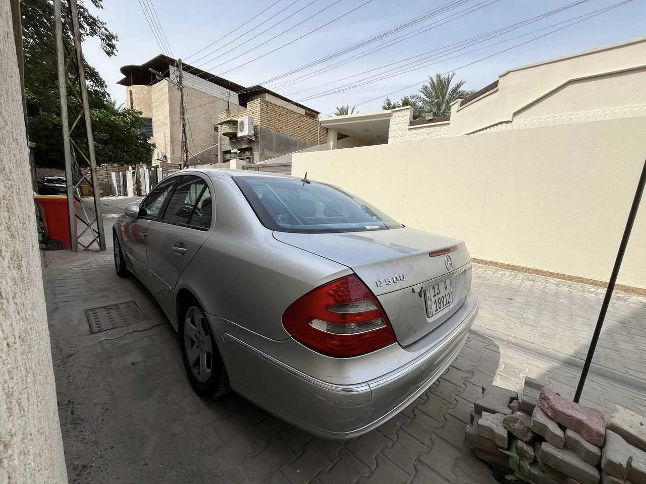 السلام عليكم 

E500 v8

مكينه كير مكفولات
داخل كلش نضيف 
حداده خلفيه جديده
حداده اماميه نضيفه فقط القمه جهه السايق تعبانه
تبريدها شغال ونعمه من الله مرات يفصل بسبب الطلقه
تخم تاير جديد توني شاده
سلايت شغال
السياره بيهه بنيد مجورد ودعاميات 

رقم ميسان نكليزي جديد

مكاني بصرة

السعر 125 وبيهه مجال
***********
