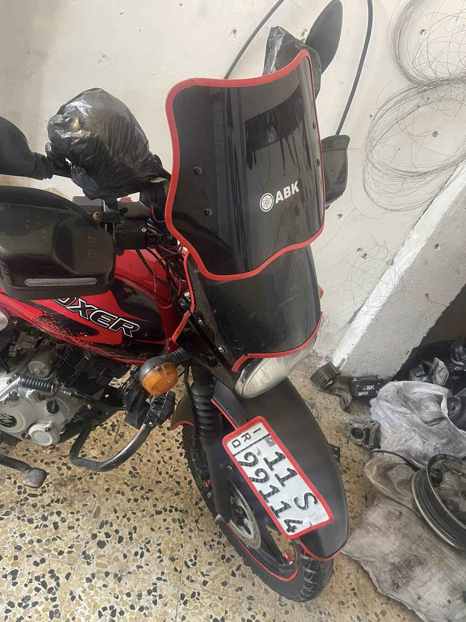 يالله السلام وعليكم بوكسر 22 دراجه مكفوله كفاله عامه مرقم وما مفتوح برغي بيها شرط كهربائيات لايتات الدراجه مجنبزه وحلوه وناعمه سعره مليونين و 300 وبيها مجال للشراي 
مكاني بغداد الشعله قرب العلوه 
رقم واتس ***********
