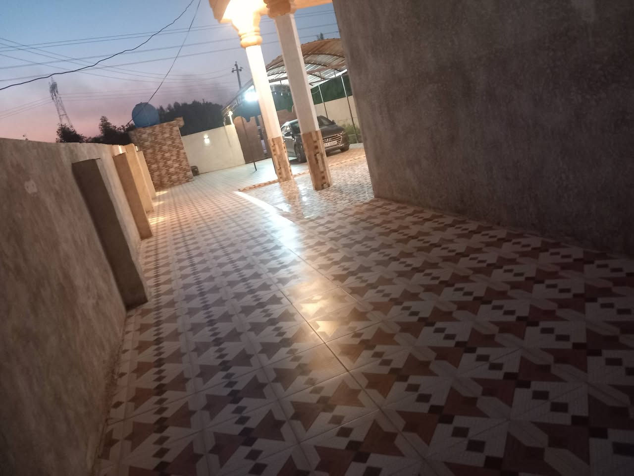 السلام عليكم بيا للبيع في تقاطع النهروان قريه زين العابدين عليه السلام
يتكون من! 
ثلاث غرف✅

صاله كبيره✅

مطبخ حار بارد✅

هول ✅

واستقبال✅

ومساحه كبيره ✅

حديقه اماميه خلفيه✅

البيت كامل كامل متكامل من

سيراميك وماء وكهرباء 

البيت موقع حلو احلا موقع بلفرع

السعر مناسب جدا 

رقم *********** سيد احمد 

الموقع بغداد تقاطع النهروان اول جسر مشات مشروع المبطّن
