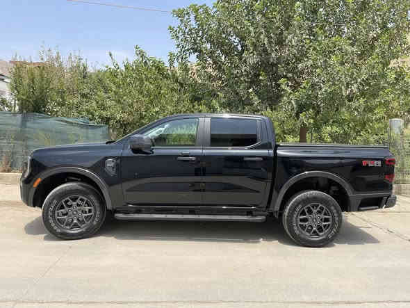 فۆڕت ڕانجەر 2024 XLT  ڕەشی بێ بۆیاغ 
تەنها چوار پەنجە کارتی چەمەلەغی سەکنی هەیە
وێنەی لێدراوەکەیم داناوە و ژمارە کاتیە کامل مواسەفات
5 کامێرا 
کوشن هیتەر
ڕادار 
٢ سوویچی شەریکە
شاشە ئەلیکترۆن
دوو شاشە  
کۆشن کارەبایی
شەغال و چەندین مواسەفاتی تر 
نرخی ٣٢٠ وەرەقەیە

 ژ.م/ 
***********
***********
