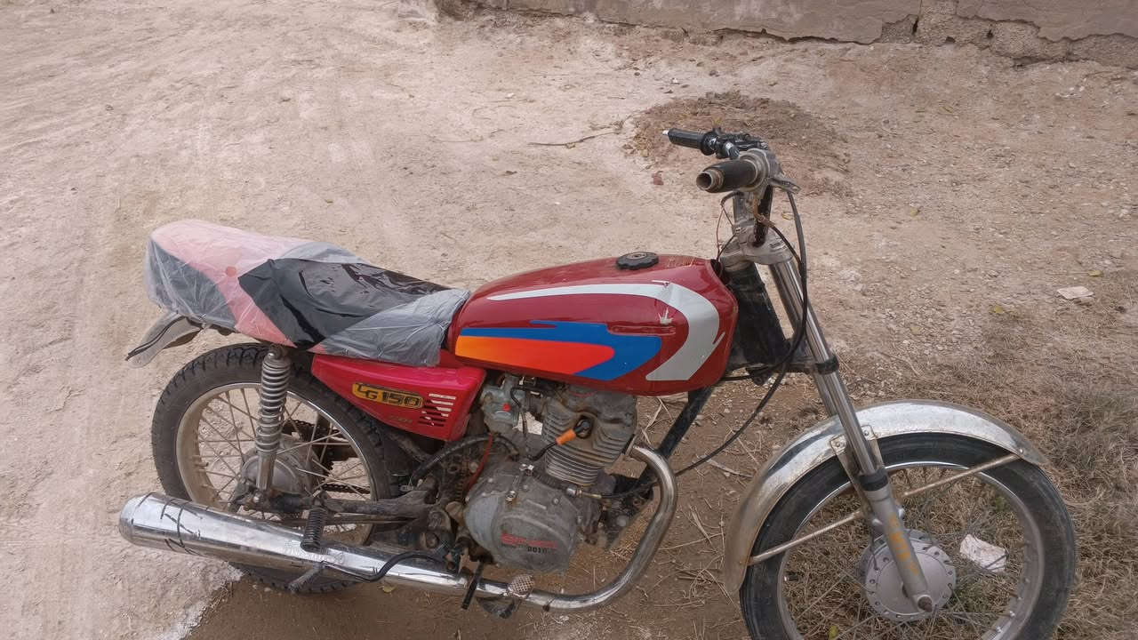 ارشه للبيع كفاله عامه محرك خير من الله نكره هندر واحد  غراض كله جديده وياله تايرات كابريته شرط ماتخسر عليه لو ربع. سعر 225 وبيه مجال
كلك كلك مكفوله سرقه 
شراي تشلع عيوني لاتنطي سعر من يمك سوك بيه شكال مكاني صدر الدغاره 
 
*********** وبيه واتساب
