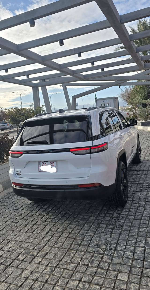 جيب كراند شيروكي 2023 بلاك توب BLACK TOP
6 سلندر  4×4 دفع رباعي 
5 راكب ( شاصي قصير )
ماشية 12 فقط
بيها مكانين صبغ فقط..

فتحة سقف ( سلايت )
رادار امامي( تثبيت مسار مع مانع تصادم )
رادار جانبي( نقطة عمياء )
حساسات خلفية مع مانع تصادم 
كشنات كنتارا وجلد 
شاشة أبل كار بلي واندرويد اوتو وناڤيكيشن 
كشنات وستيرن تدفئة 
شاحنة موبايل وايرليس 
تشغيل عن بعد 
شفتات 
هاند بريك كهربائي 
وضعيات قيادة 
اوتو ستارت ستوب ( انطفاء ذاتي )
صندوق كهربائي 
ويل قياس 20 بلاك 

كاتي بدون رقم تترقم شمالي  ( اربيل دهوك سليمانية )

السعر : 280 وبيها مجال 
المكان : دهوك
***********
***********
اتصال أو واتساب
