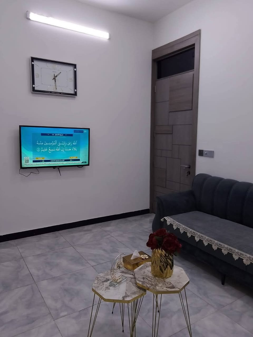 السلام عليكم
دار للبيع الدورة مجمع العدل الاول 
المساحة ٥٠ 
طابقين ونص
٣ غرف نوم 
استقبال ومطبخ كلش نضيف وبسعر مناسب 

للاستفسار 
***********
***********
