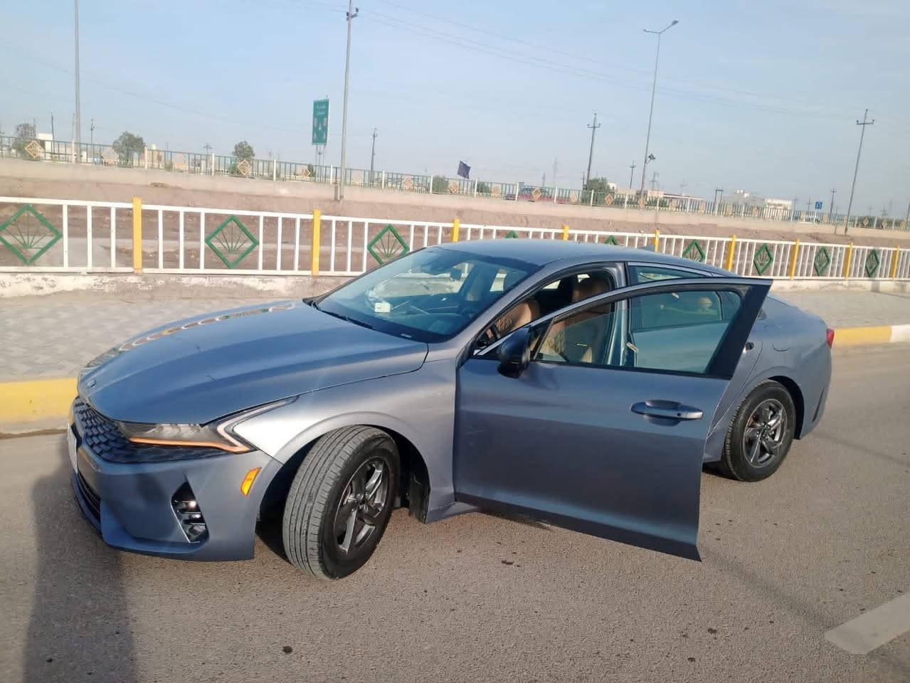 الــسلام علــيكـم

K5–2021🚗

فئة LXS🚨

المواصفات:-

1-محرك 1.6 توربو 

2-بصمة 

3-رادارات امامية

4-رادارات خلفية

5-توقف ذاتي عند الرجوع

6-اشارة بالمري (نقطة عمياء)

7-صندوق يفتح عند الوقوف

8-تشغيل عن بعد 

9-سايد بريك دكمة

10-اوتو هولد 

11-تحديد مسار

12-قيادة شبة ذاتية

13-اوامر صوتية 

14-شاشة اصلية كار بلي و اندرويد اوتو 

15-رقم السيارة شبة مميز 

16-كاميرا خلفية

17-كروس كونترول (تثبيت سرعة)

18-لد نهاري

19-توقف ذاتي عند الرجوع للخلف

20- تحذير عند فتح الباب

21-اربع انظمة قيادة(NORMAL-SPORT-SMART-COCITM)

22-ترحيب عند الوصول يم الباب

23-تبريد مناخ منفصل

24-السيارة حرفيا كلشي ما ناقصها شغل واطلع

رقم ذي قار معوقين 

حادث السيارة تبديل بنيد فقط والسونار مرفق 

السعر 145 وبيها مجال 🚗

ويشوف خير الي ياخذها 🖤

للاستفسار :-***********
