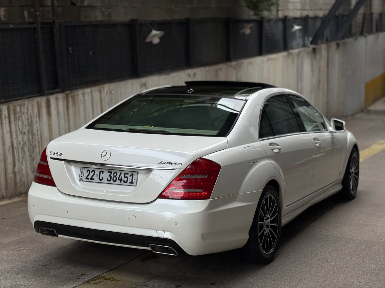 السلام عليكم بيع او مراوس بشمالي

Mercedes S Class 350 AMG
السيارة وكالة اربيل باجكير يعني مواصفات خليجي
مكينة: 350 بانزين 6 سلندر
السيارة بلادي AMG ✅

 موديل 2013
 عداد المسافات 117 الف كيلو حقيقي

السيارة خليجية مكفولة كفالة عامة من الصبغ جديدة كلش بيها PDR باب السايق ومايبين ابد فقط بالسونار يطلع

مكينة كير 100% بشرط كفالة
سيرفس كهربائيات وميكانيك كلها شغالة وكفالة دهون وفلاتر سيرفس كامل جاهزة من كلشي

المواصفات AMG
داخل بيجي والدشبول بيجي
باب طويل رئاسي
ناظور ليلي  
رادارات 
ثلاجه خلفيه
بردات عدد 5 
توقف ذاتي 
بانوراما 
بصمه تشغيل مع الابواب ايضا بصمه 
كشنات تدفئه وتبريد وخزن 
كشنات داينمك مع القيادة
لايت داينمك مع السترين متحرك
صندق شفط كهرباء 
جكات شغالة بلادي
ابواب شفط

الرقم الجديد اربيل تحويل مباشر

اي سؤال او استفسار 
*********** Singapore
