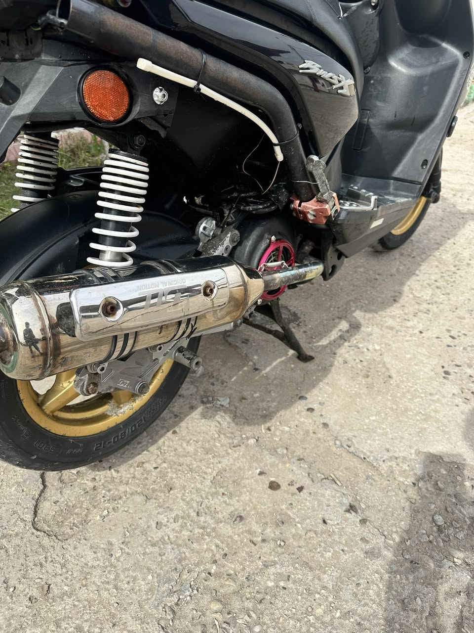 سكنز جبلي للبيع مكينته جديده ومكفوله قباقه مال كور بيه كهرباىياته كله شغالي بيه بريك برنبو وتزويد حلو مكاني الكاظميه 1250 وبيه مجال  ***********
