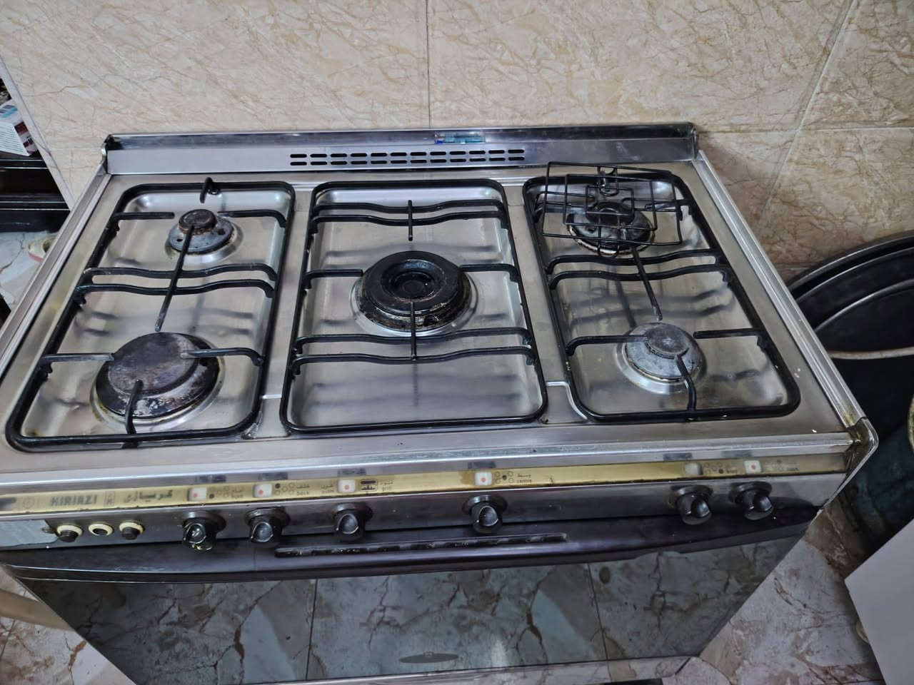 السلام عليكم طباخ كريازي نظيف للبيع سعرة ٢٠٠ الف شغال وفرنة شغال بس رادلة لحيم للبوري الداخلي مال الفرن
مكاني بغداد حي العامل


**إذا كنت صاحب هذا الإعلان وتريد حذفه لأي سبب، رجاءا أرسل رسالة إلى الدعم الفني**