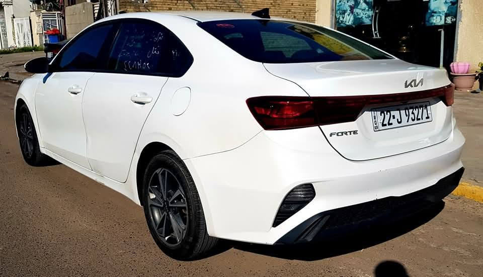 كيا فورتي 2022 ابيض  بدون ايرباك مامشتغل ولا كلوب بالدشبول ضرر فقط باب السايق والجاملغ ومبدلات اصليات ومصبوغات وبيها باب خلفي بي شخوط مال تحميل والسونار موجود
- مكينة ٢٠٠٠
- رادار تحديد مسار وتنبيه وتوقف
- كامرة خلفية دوارة
- درايف مود
- شاشة وسائط واندرويد اوتو
- تحكمات ستيرن وكروز سرعة
- مانع انزلاق
     السعر 148
***********
بغداد حي الجهاد
