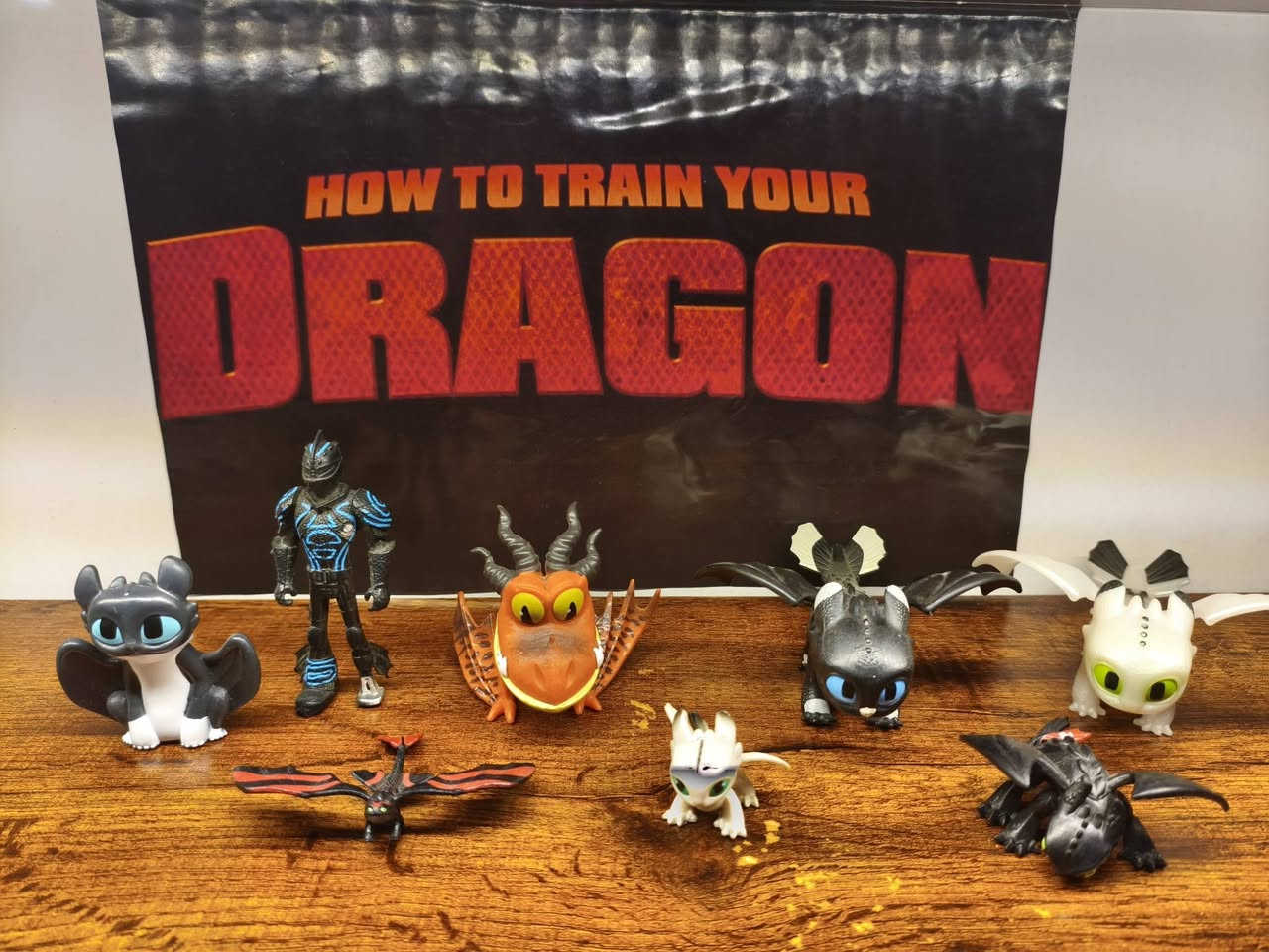 متوفر مجموعة تنانين فرسان قرية بيرك 
عدد 20 قطعة كلها اصلية ومختمة 
وقطعة تفاعلية 
***********
