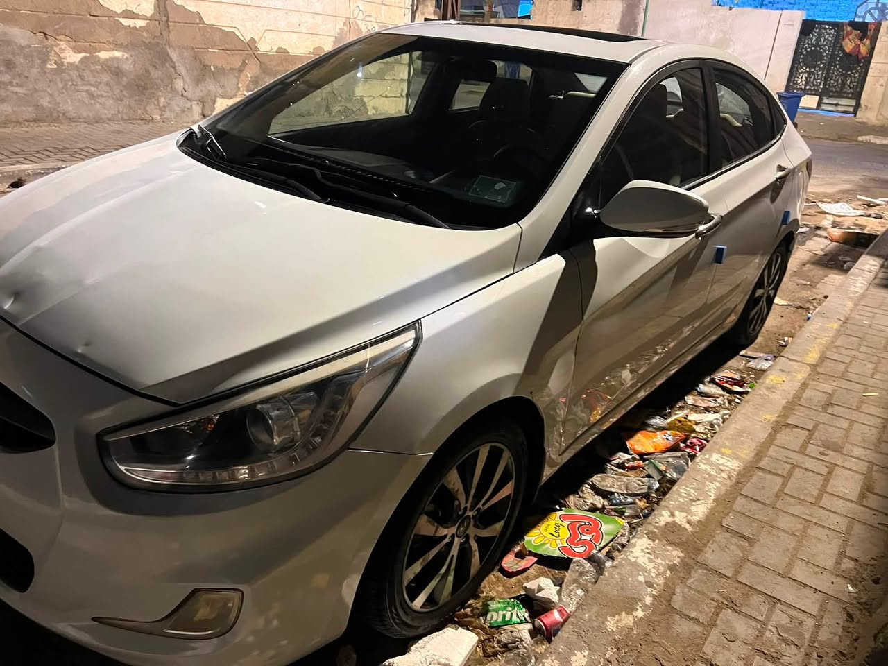اكسنت موديل ١٥ بيه بنيد صبغ بدون ضربه وربع باب السايق صبغ والباقي كفاله فول سياره فتحه مكينه 1600 جاهزه رقم دولي  السعر ٩٠ وبيه مجال ***********

