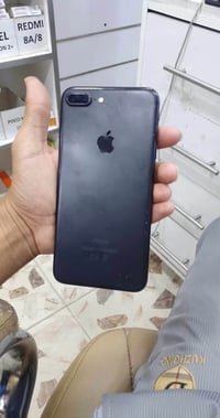ايفون سفن بلاس مبدل شاشه وبطاريه 100 مفتوح ذاكره 128 رايده 90 وبي مجال...