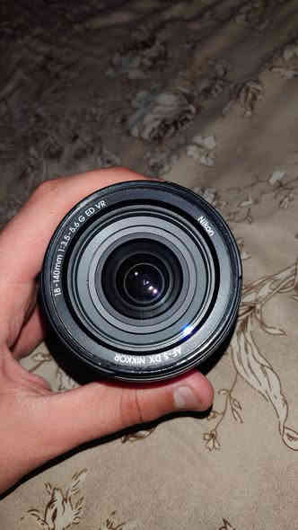 عدسة نيكون 18-140 مع قبق حماية عدسة نظيفة آوتو شغال مانع أهتزاز شغال رايد مراوس فقط مع عدسة 50 نوع G أوتو مكاني بغداد جسر الطالبية الجديد رقمي ***********
