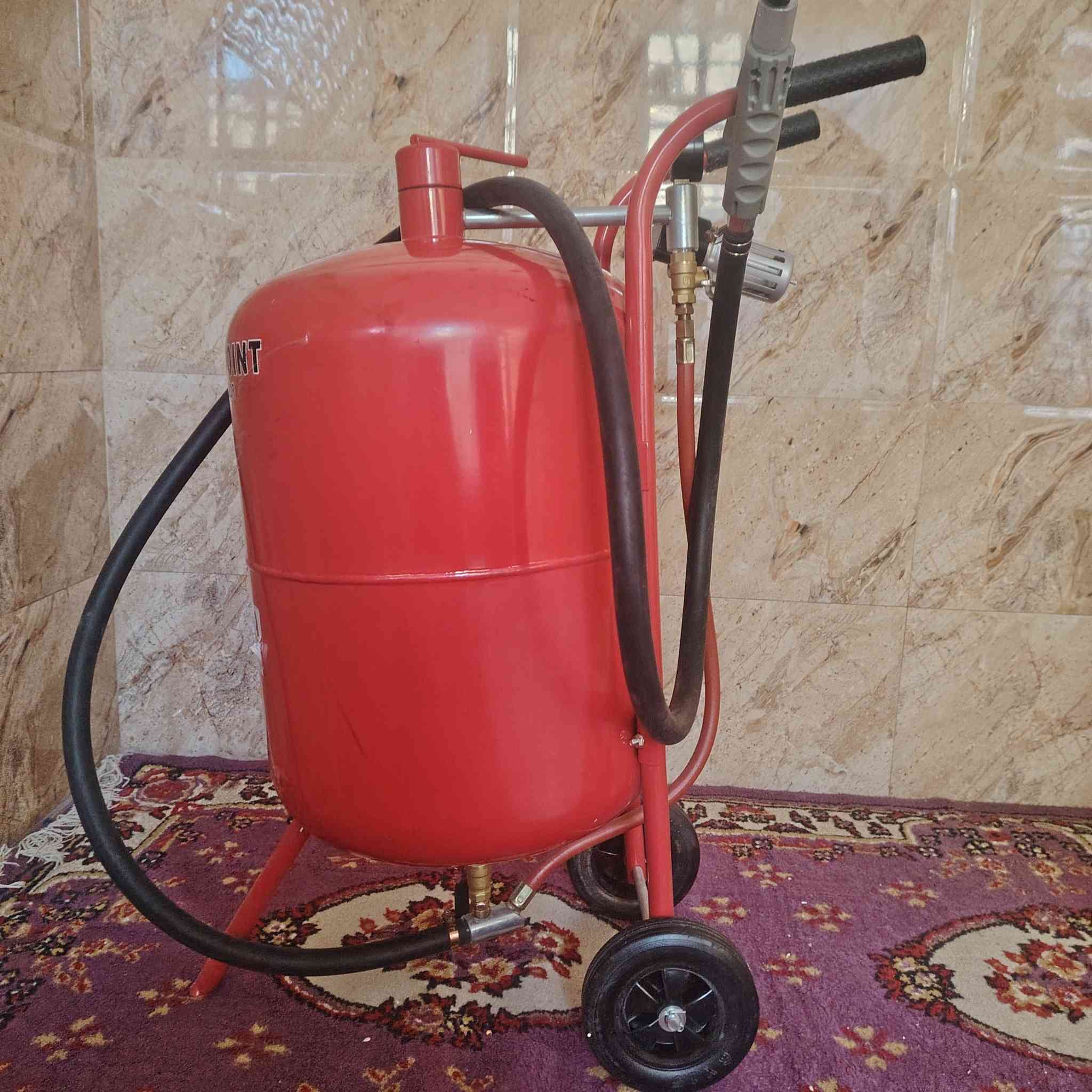 السلام عليكم
ضاغطت رمل او ساند بلاس او بطل رمل
تستخدم لزالت الصداء والصبغ و تقشير العوازل بل ضغط الرمل والهواء .
#الحجم
٢٠ كالون رمل من عدا الهواء
ارتفاعه متر و٣٠ وعرضه ٦٠ سانتيم بطل عمودي وساعه لمعرفت ضغط الهواء 
للبيع
#العنوان كربلاء الحر
***********
***********
