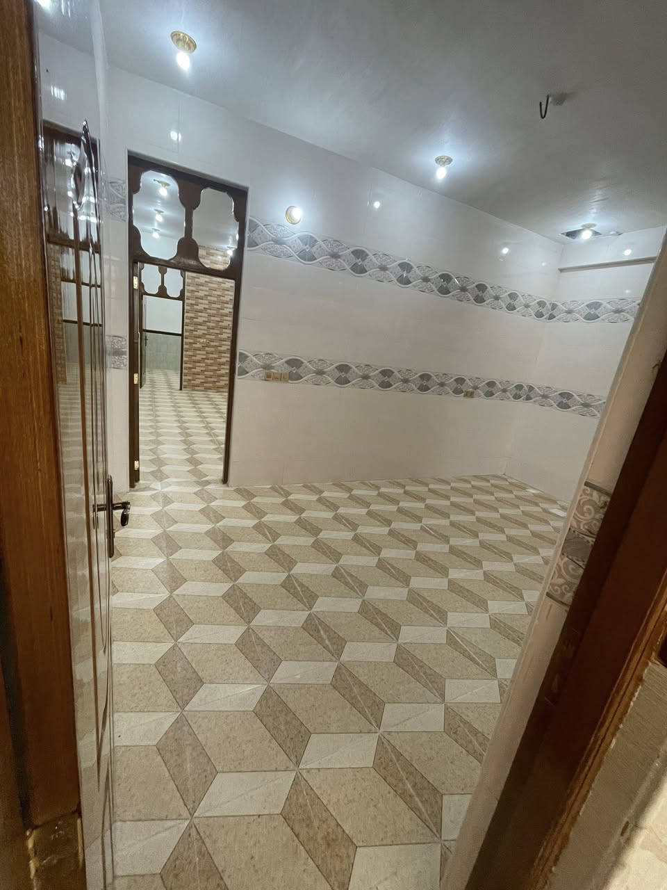 مشتمل للايجار الموقع الطهمازيه
قرب مرقد العلويه شريفه بنت الحسن ع 
التفاصيل غرفه نوم وصاله ومطبخ واستقبال 

رقم الهاتف ***********
