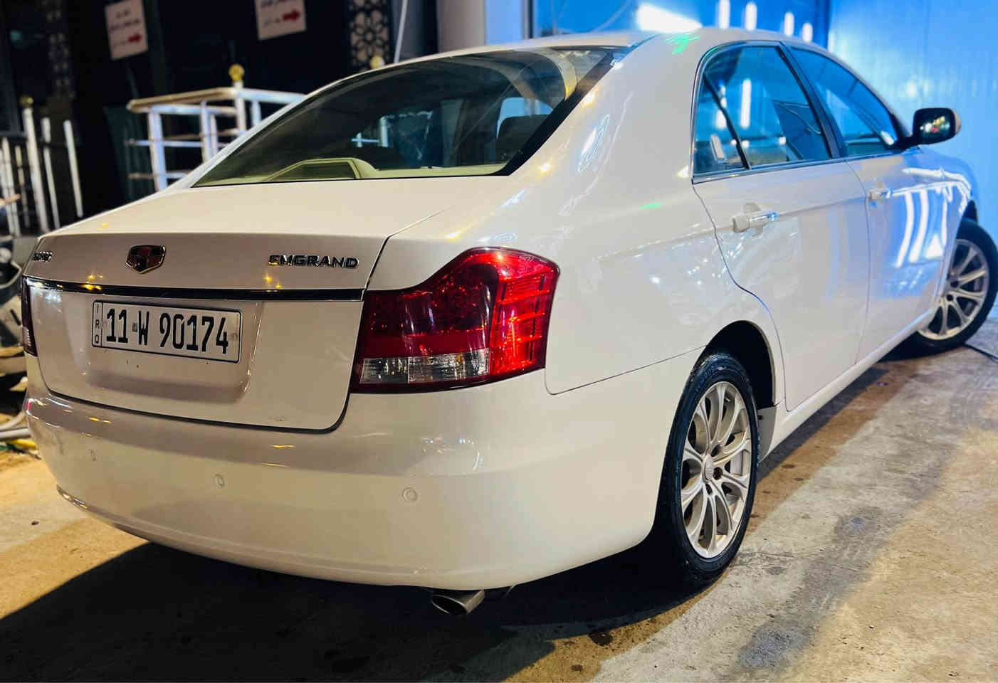 للبيع2013 السعر 78 وبيه مجال بسيط سونر مرفق السياره رقم بغداد بأسمي جديده جداً فول مواصفات محرك مسيوبوشي 2000 فتحه السياره كله بلاديه بدون جراد ويل كب السياره مناقصها اي شي مكان السياره بغداد الكاضميه 
*********** بغداد, العراق
