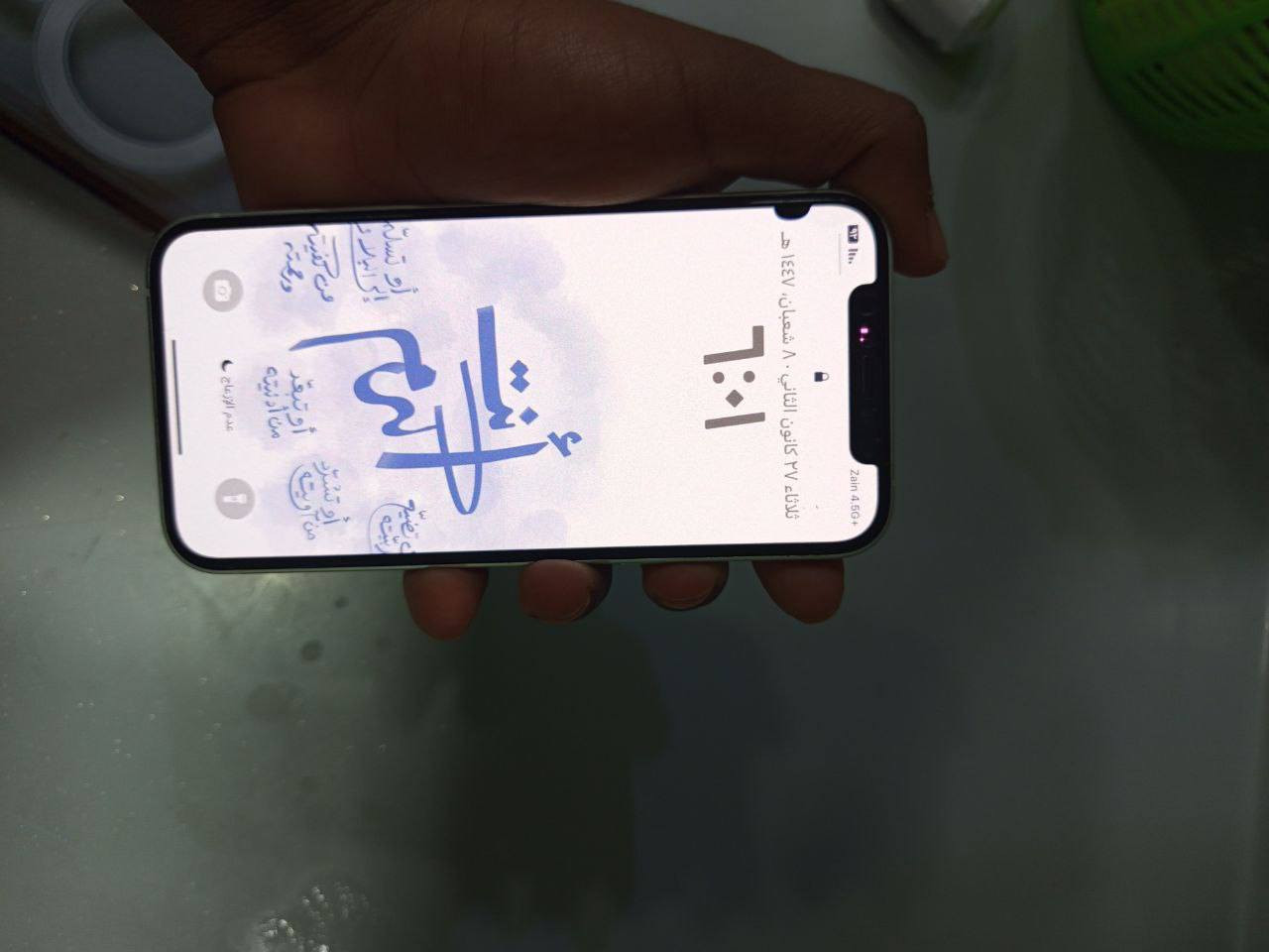 السلام عليكم
ايفون 12 عادي شرط نورمال ما مفتوح الجهاز نضيف وحتى ما مشخط بس بي سواد صغير بالشاشه ما مأثر 
ذاكرة 128 بطاريته 88 شريحة واحدة
بدون ملحقات نموذج m 
فيس ايدي شغال والشاشه 3 خيارات 
مكاني حي رفعت الخصيمة 
*********** 
مكلف بالنشر
