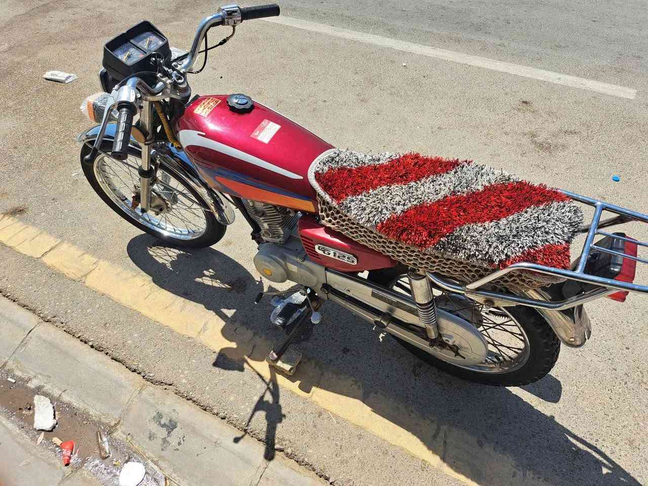 دراجه للبيع موديل 20 نامه أوراق اصوليه 
دراجه نضيفه وحلوه 
كهربائيات شغاله محرك خير من الله مفتوح بستم ولفات 
شاصي مكفول 
***********
