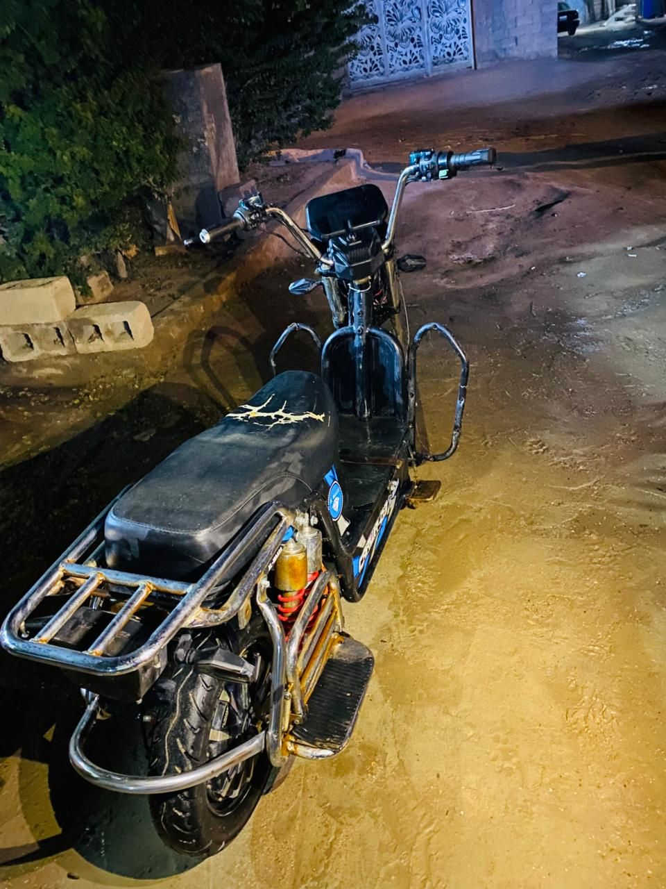 سلام عليكم شباب دراجه للبيع 
نوع جبلي 
الدراجه نضيفه شوفت عينكم 
البطاريات قبل 20 يوم فحصتهن 
يقرن 10 
نقص الدراجه الجاملغ الخلفي ولامامي
السعر 350 وبيها مجال 
رقم ***********وبي واتساب
او خاص ادمن ♥️
