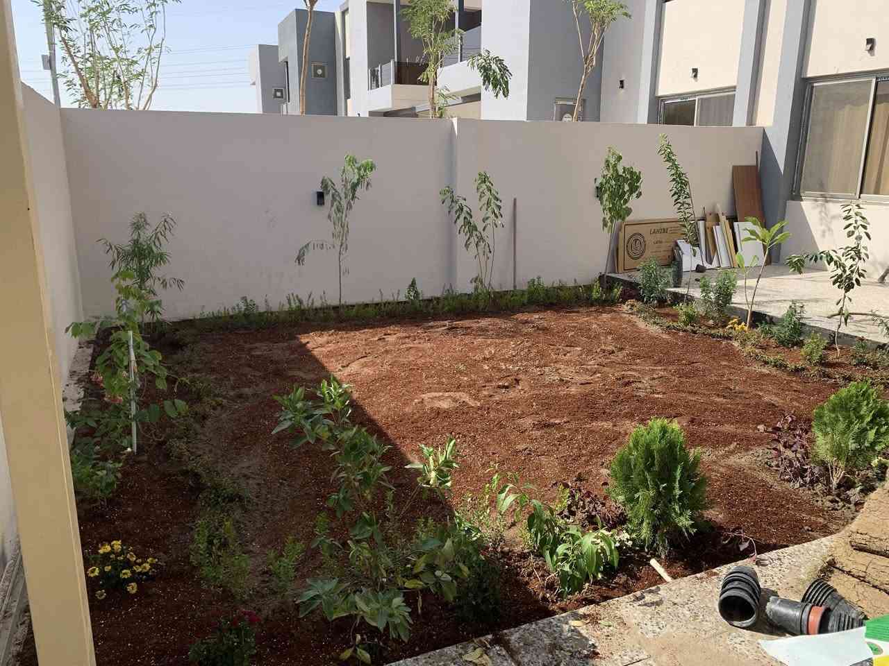 السلام عليكم ورحمة الله وبركاته 🤍
اني عندي مشتل بغداد حي الجهاد وعندي كادر لعمل الحدائق المنزليه والادامة ايضاً هذا جزء من عمل الكادر مالتي في مجمع النجمة السكني عمل الحديقة يتضمن :
١-مكافحة مجانية للارضة والحشرات 🪱🪳
٢-هدية من المشتل نوعيتين زرع🪴💐
٣-اول عمليه ادامة ومتابعه بعد العمل تكون مجانية 🪏🪜
العمل يتضمن:
١- فحص التربه وتهيئتها للزراعه  
٢-وضع الاسمدة اللازمة حسب النبات 
٣-زراعة النباتات 
٤-عمل لاين حسب طلب الزبون ديكور او زرع طبيعي
٥-زراعه الثيل حسب بيئة الحديقه ووضع الاسمده اللازمة ايضاً
للاستفسار التواصل خاص او على الرقم :***********
