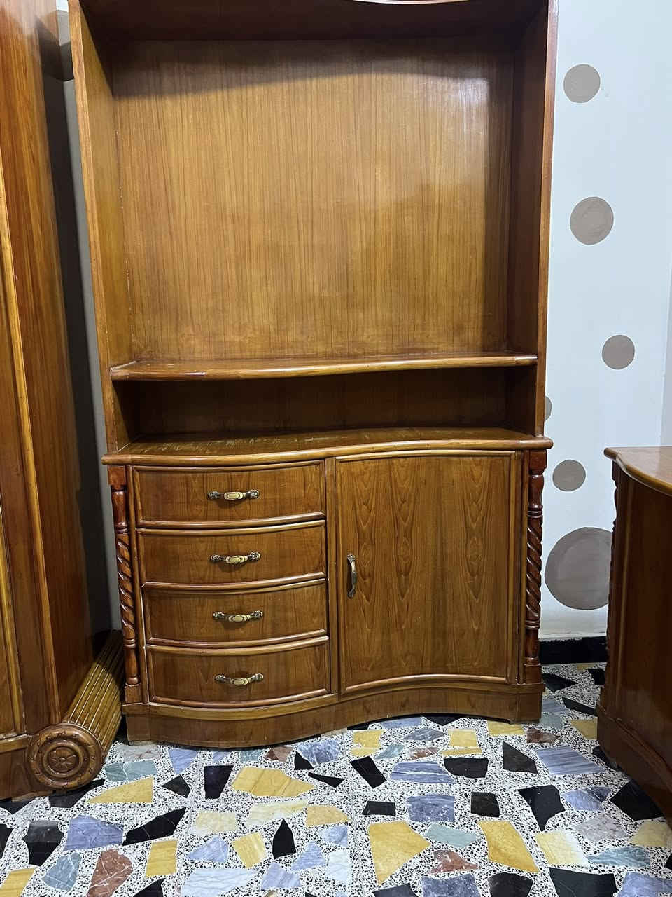 غرفة نوم للبيع مكان شهداء البياع السعر خاص ***********
