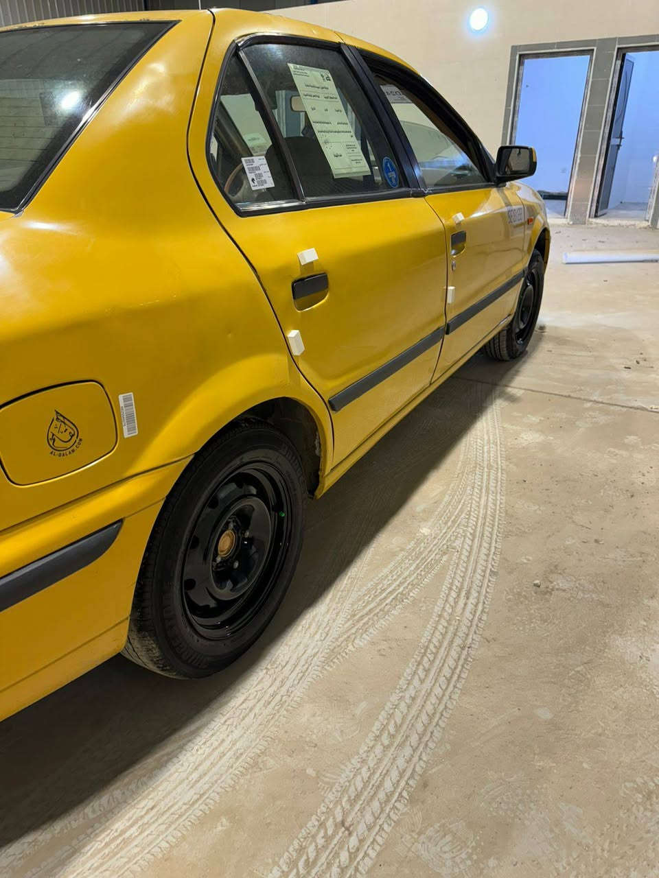 السلام عليكم سمند 2011 مكينه كير حداديه مكفوله سياره جديده رقم صدامي مصفره هيه  وغرامات سياره احله من الصور السعر 32بيها مجال بسيط ***********
