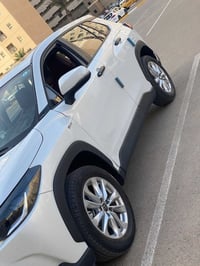 كورولا كروس هايبرد • ٢٠٢٥ • ٣٠٠٠٠ كم