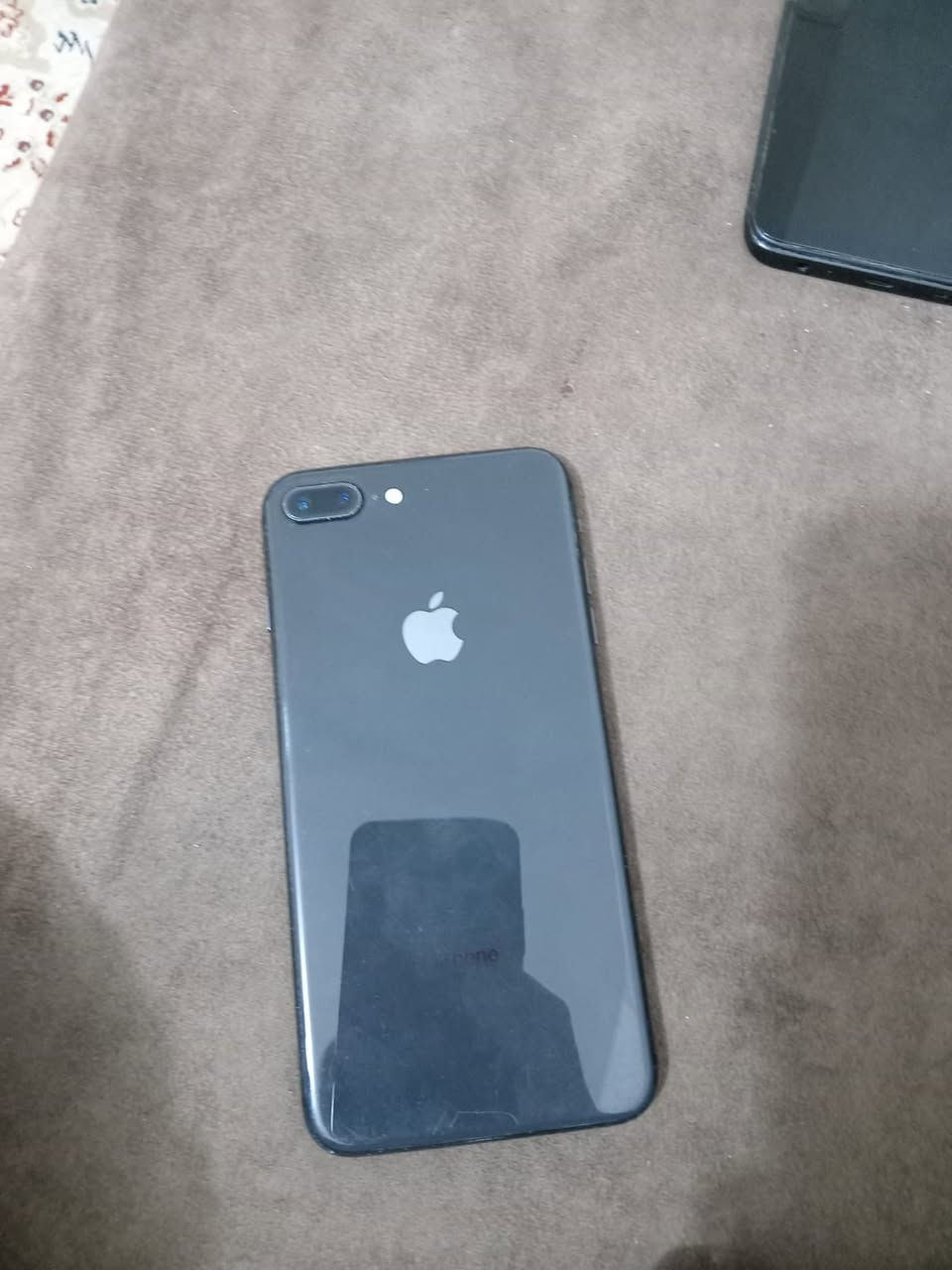 ايفون 8بلاص ذاكره 64 بطاريه 100%مبدل بيه بس بطاريه سعره 100 وبيه مجال مكاني اسكان لاصناعي رقم ***********
