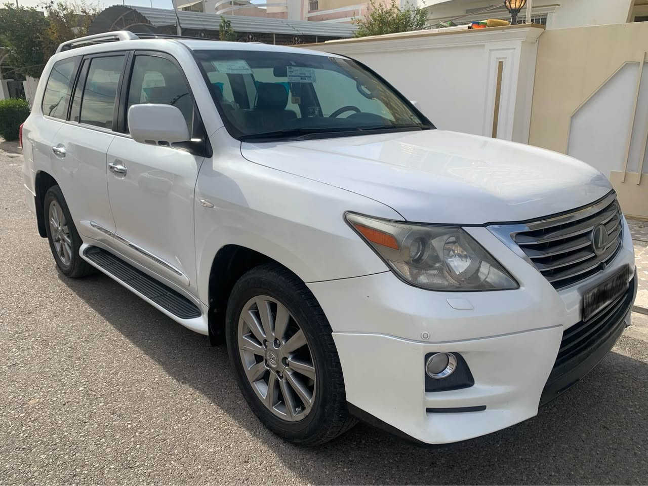 لیگزز٢٠١١ قەپات مواسفاتی ناو قیسی رەقەموو سەنەوی نوی  چاملخی سەکنی پیشەوە بۆیاغە جەمپی پیشەوەی هەیە چاملخی دواوە تۆزي تەحدیلی هەیە لەگەل بستیک بۆیاخ  مەکینەی کراوەتەوە بەلام بەشەرتی هەموو شت ئەیدەم کارەباییاتی گشت گیانی بەشەرت ***********
نرخ.٣٢٠ مجال أربيل, العراق
