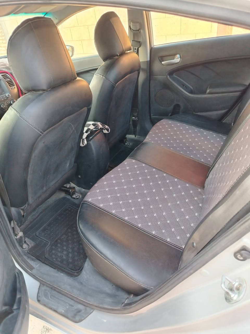 السلام عليكم كيافورتي موديل 17 رقم أربيل انكليزي بسمي بيها بابين صبغ السياره مابيها نقص برغي كامره شاشة دوشمة جديده تخم تاير  السعر 122 العنوان بغداد التاجي هاتف ***********
