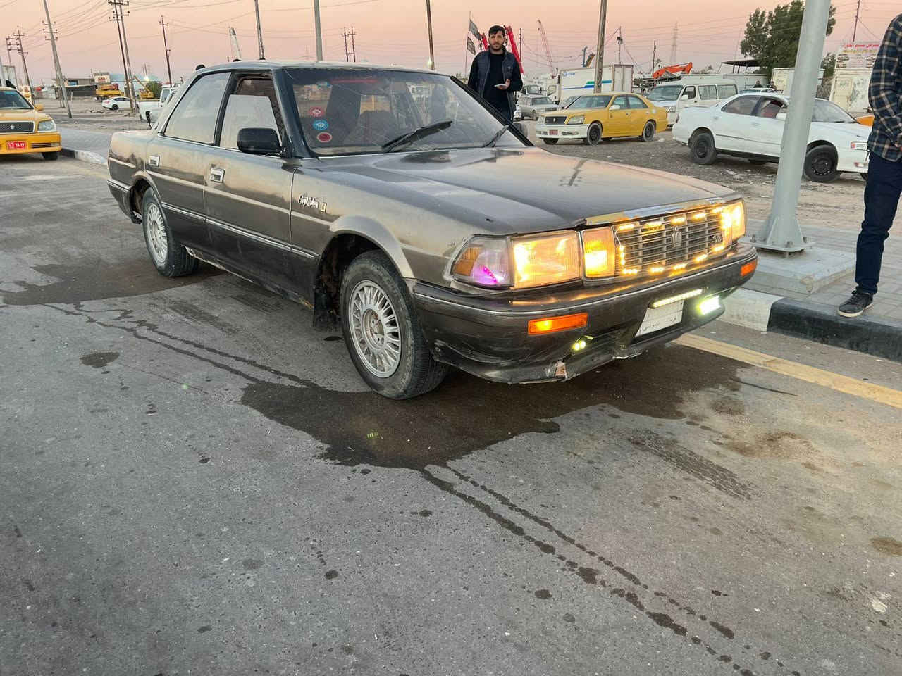 السلام عليكم 
هارتوب موديل 1990
مكفوله من الگص والنقل رقم كربلاء سنويه لل28 مشروع وطني تريد وكاله تريد تحويل 
مكينه 2 ونص گير كفاله 
كهربائيات شغاله 
بيها دخانه اول تشغيل من تحمه تگطع 
حداديه جديده تايرات جدد سبير 
السعر 23 ورقه بيع مستعجل مكاني البصره 
***********
