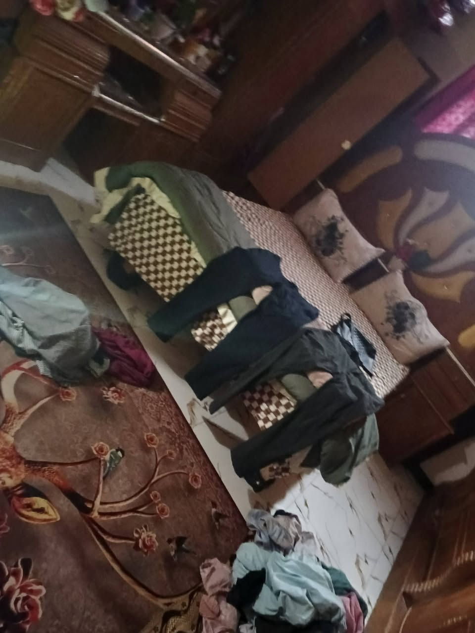 سلام عليكم  بيته  150 متره مشتمل بحي خضير   مضيف6/3 بتلاثه  مطبخ 4/4  هول 5/4  قرفه 5/4 قرفه وحده***********.     /  ***********. الاستفسار
