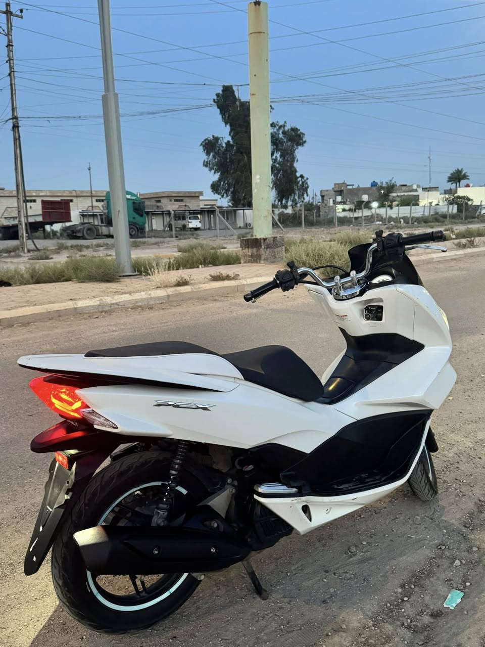 سلام عليكم pcx ياباني جيل ثاني موديل 2018دراجة مكفولة كفالة عامة وعليها إدامة الكشر نضيف 100/90 العنوان بغداد المحمودية السعر 18 وبيها مجال  لل استفسار *********** بي واتساب هم
