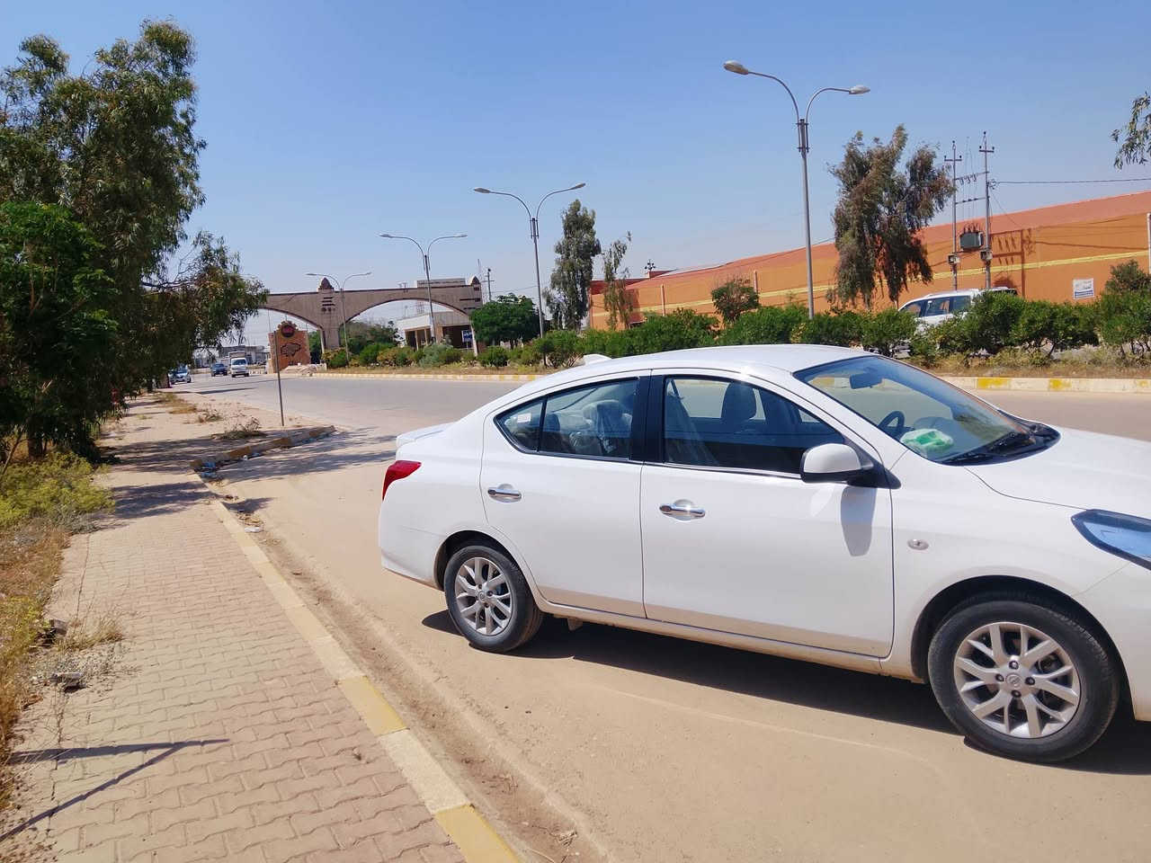 نيسان صني هندي موديل 24 رقم سليمانيه سنويه جديد سياره ماشي 24 الف مكان السياره كركوك *********** سياره جديد
