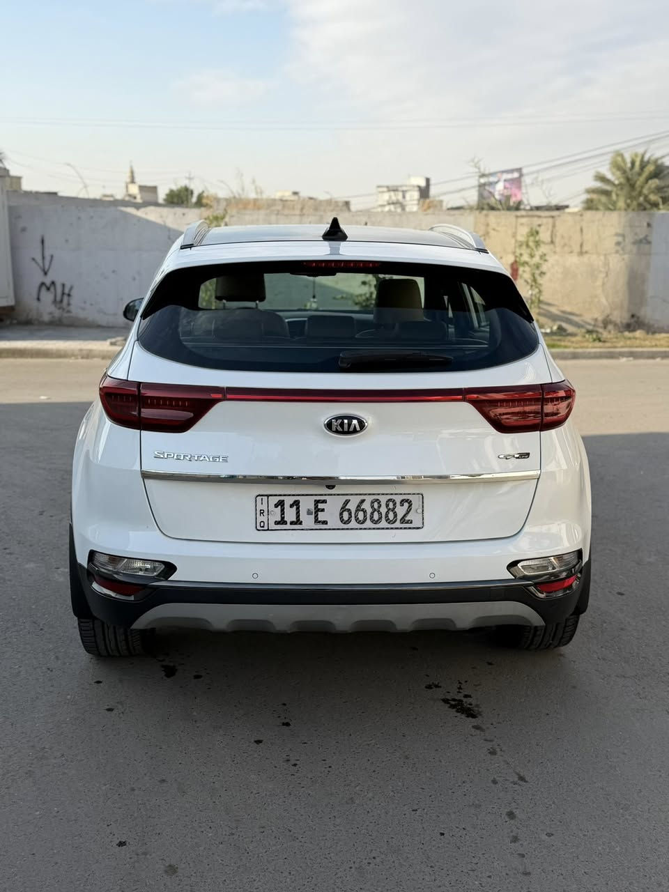 السلام عليكم 
كيا سبورتج ٢٠١٩ جي تي لاين خليجي كفالة عامة 
مواصفات معروفه فول ١/١ محرك 2000دوش المرغوب 
ماشية 73الف حقيقي رقم بغداد الجديد
السعر ٢١٥ ورقه وبيها مجال للمشتري 
اي استفسار *********** مكاني بغداد حي القاهره
