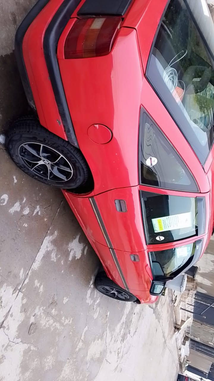 السلام عليكم
أوبل فكترا موديل 1992 رقم بغداد مشروع وطني 
محرك 18 بي بخار صدر تايرات جديد مصبوغ للجماليه 
مراوس بتكسي إذا اكو  هذا رقمي ***********
مكان كركوك
