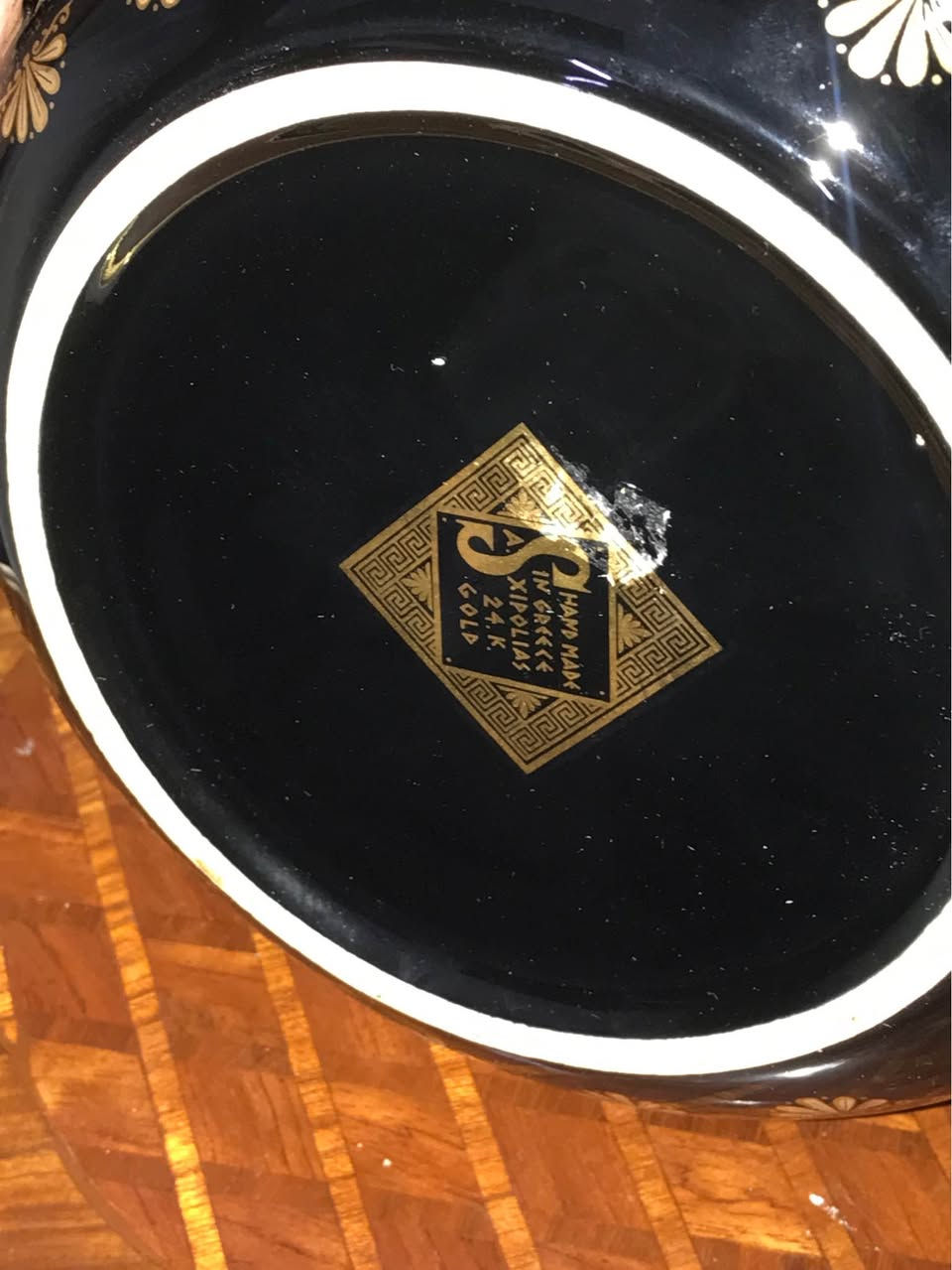 بميه الدهب 
قطر٢١سم
ف ارتفاع 6سم الاسكندرية, مصر


**إذا كنت صاحب هذا الإعلان وتريد حذفه لأي سبب، رجاءا أرسل رسالة إلى الدعم الفني**