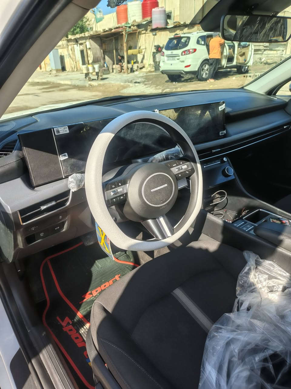 السلام عليكم  سوناتا مديل 24 الشكل الجديد وارد مريكي السياره كفاله عامه داخله تقرير تسير  حره رقم بغداد وراعيه يريد تحويل لون السياره ابيض السياره مكاني البصره السعر 195 وبيه مجال ***********
