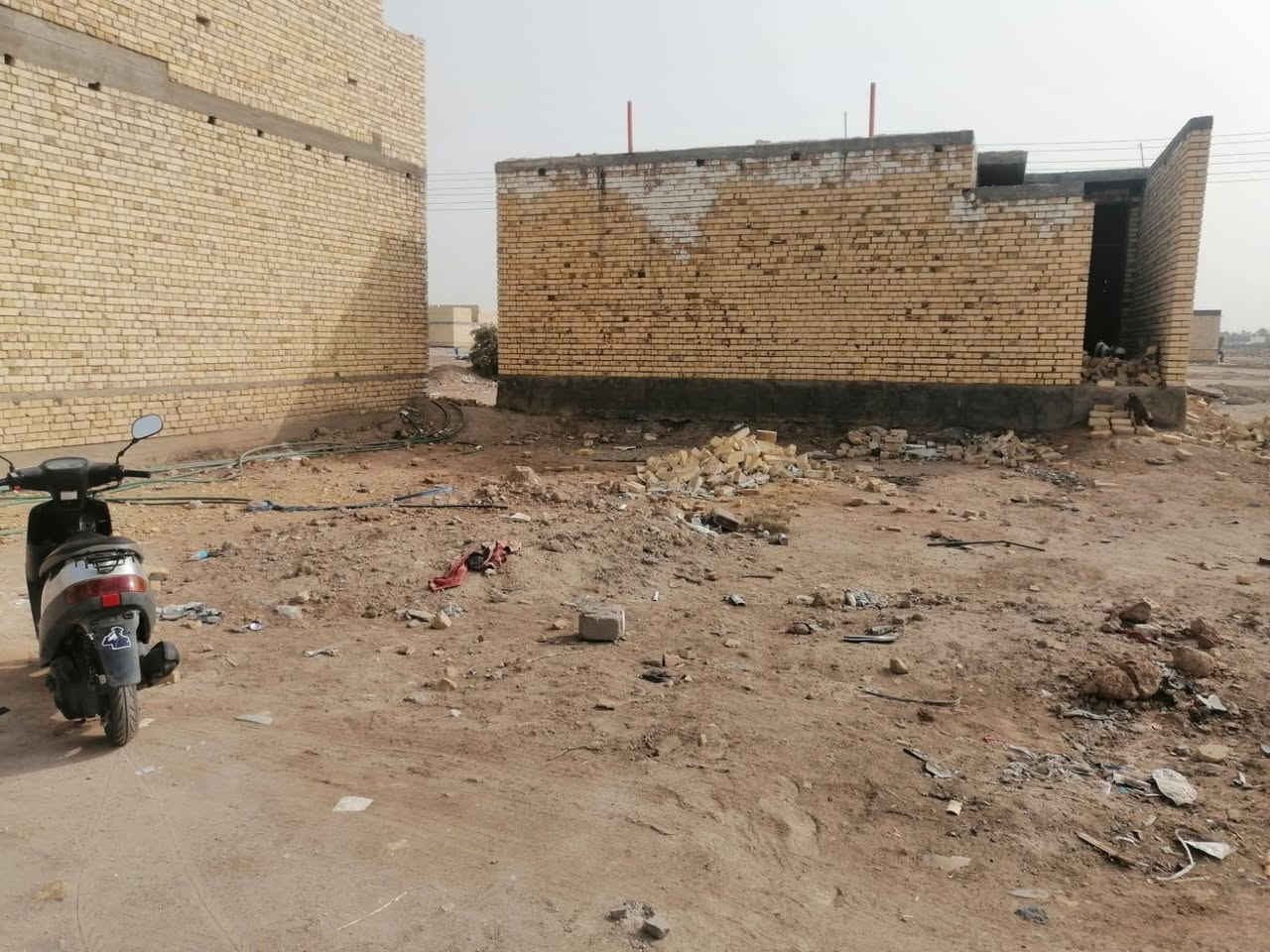 قطعه للبيع حي الفداء نهايه شارع ابو لبنان امامي100متر قرب الواقعه 45وبيه مجال الاستفسار ***********
