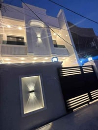 البيت مساحة 150م واجهة 6 ونزال 25م مدخلين كراج واستقبال ومطبخ حار ومطب...