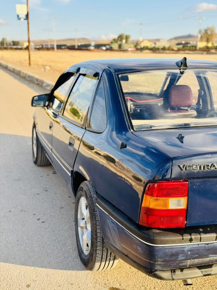 سلام عليكم 
 للبيع او مرواس  
أوبل فكترا 
موديل 1992
محرك حجم 1.6 (كير عادي)
رقم نينوى مصطره جديد (كوبون بانزين بيها ) 
محرك وكير شرط
السياره وضع شركه ضررها(جاملغ خلفي فقط )  
4تايرات جديده 
قفل مركزي 
نظام سمعات قوي (JPl)  
كشنات جديده 
سقف ودواخل كلها لوك وضع شركه لوك  
السياره نظيف من الداخل والخارج وأحلى من الصور 
مكان السياره :موصل قضاء تلعفر 
شرط تحويل 
السعر 46وبيه مجال 
للاستفسار 
رقم كورك ***********
رقم اسياسيل ***********
